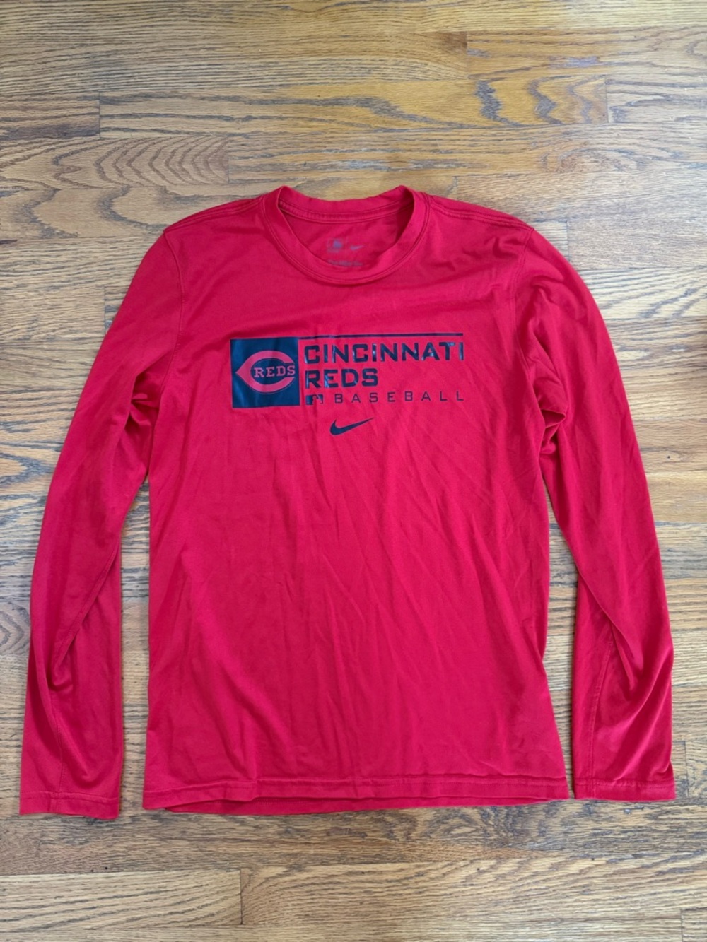 Nike Women’s Cincinnati Reds Long-Sleeve Performance T-Shirt - Red